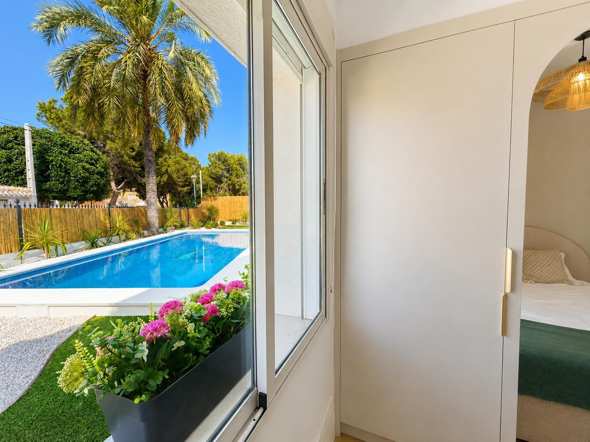 4 Bed Townhouse for sale in Punta Prima Costa Blanca, Alicante, Spain