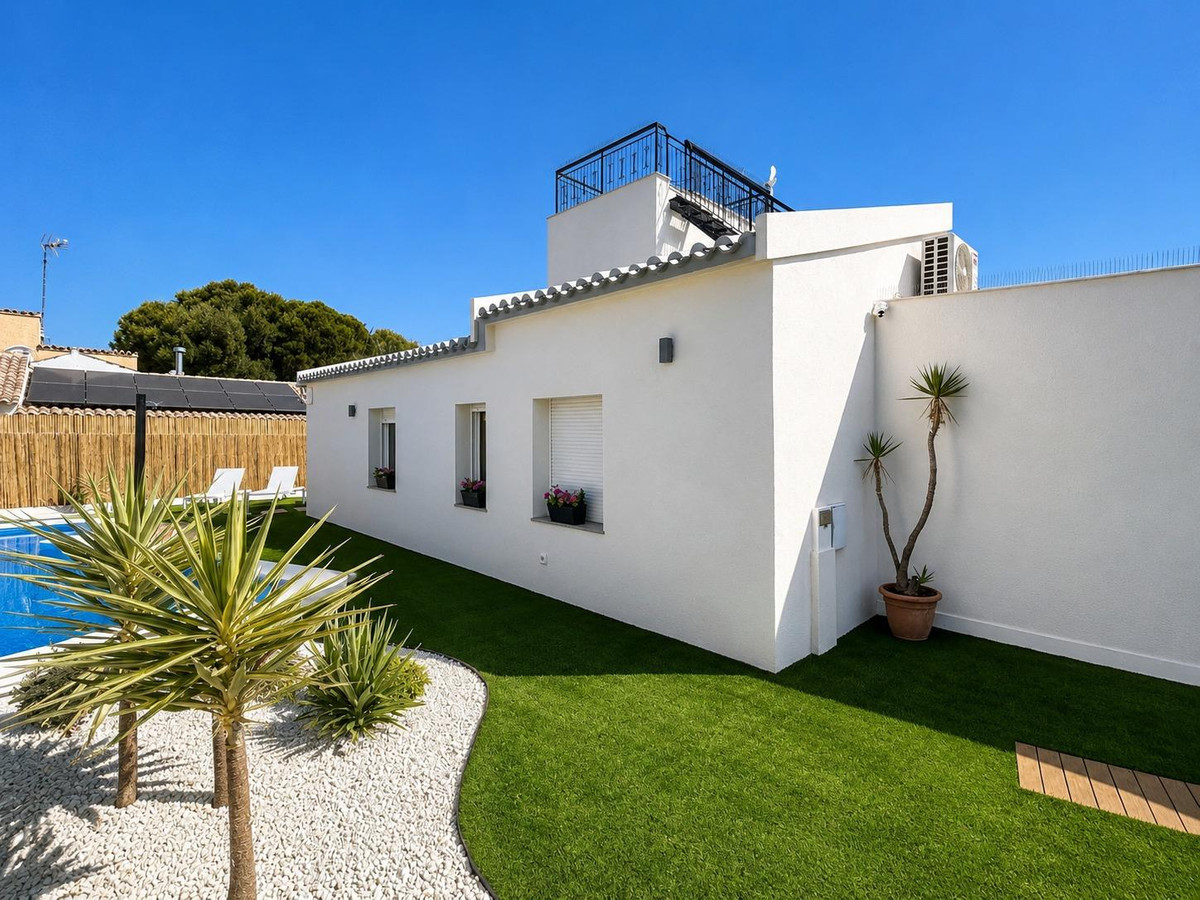 4 Bed Townhouse for sale in Punta Prima Costa Blanca, Alicante, Spain