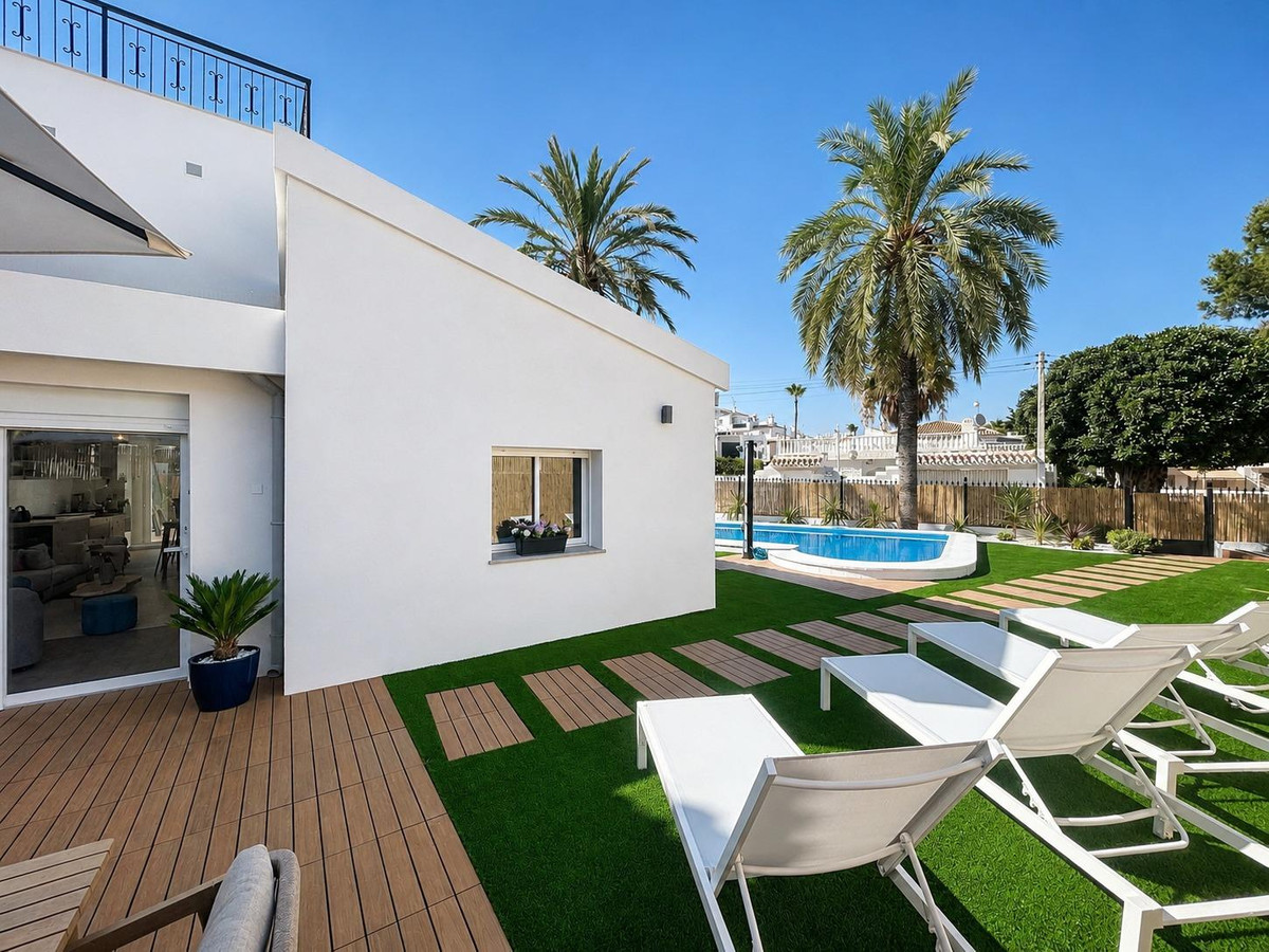 4 Bed Townhouse for sale in Punta Prima Costa Blanca, Alicante, Spain