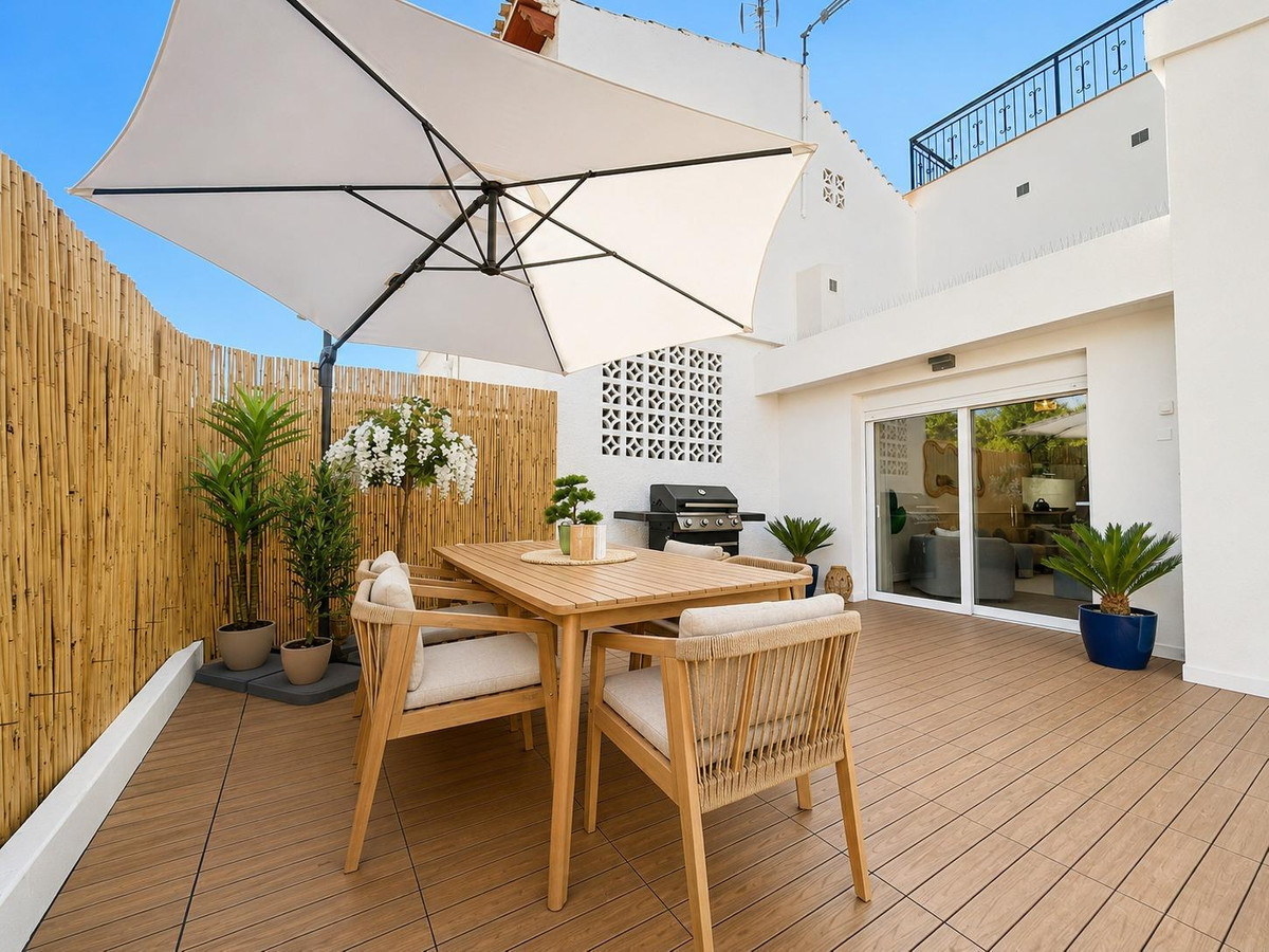 4 Bed Townhouse for sale in Punta Prima Costa Blanca, Alicante, Spain