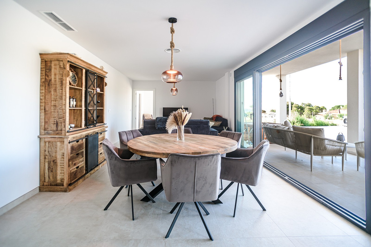 4 Bed Townhouse for sale in Aspe Costa Blanca, Alicante, Spain