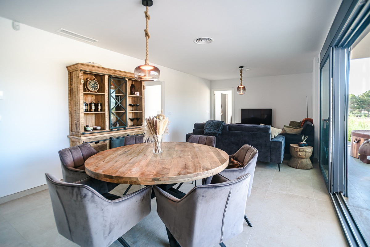 4 Bed Townhouse for sale in Aspe Costa Blanca, Alicante, Spain