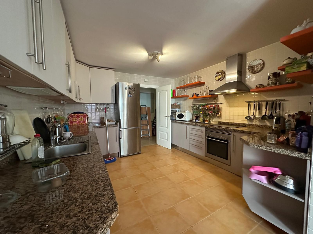Se vende Apartamento Planta Media de 2 dormitorios en Costa Del Sol, Cadiz, España