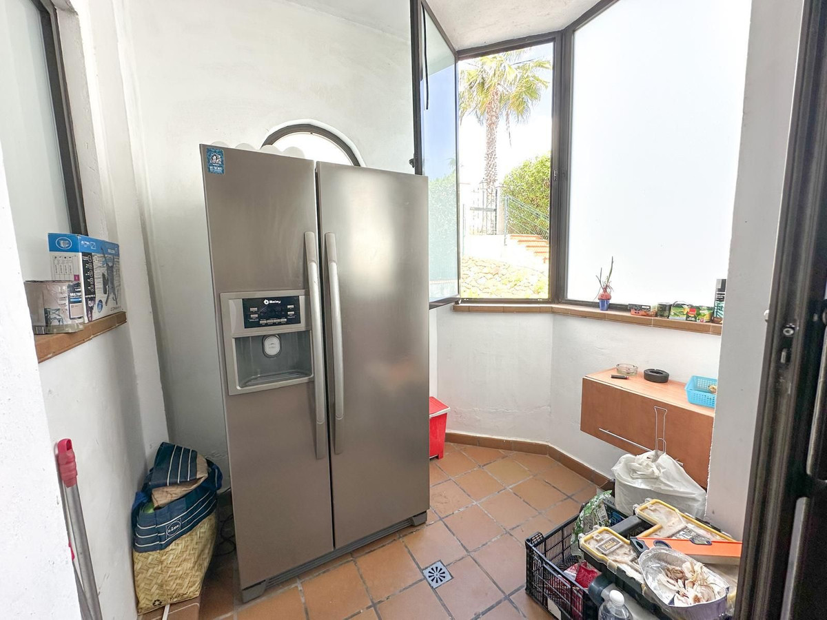 Se vende Apartamento Planta Media de 2 dormitorios en Costa Del Sol, Cadiz, España