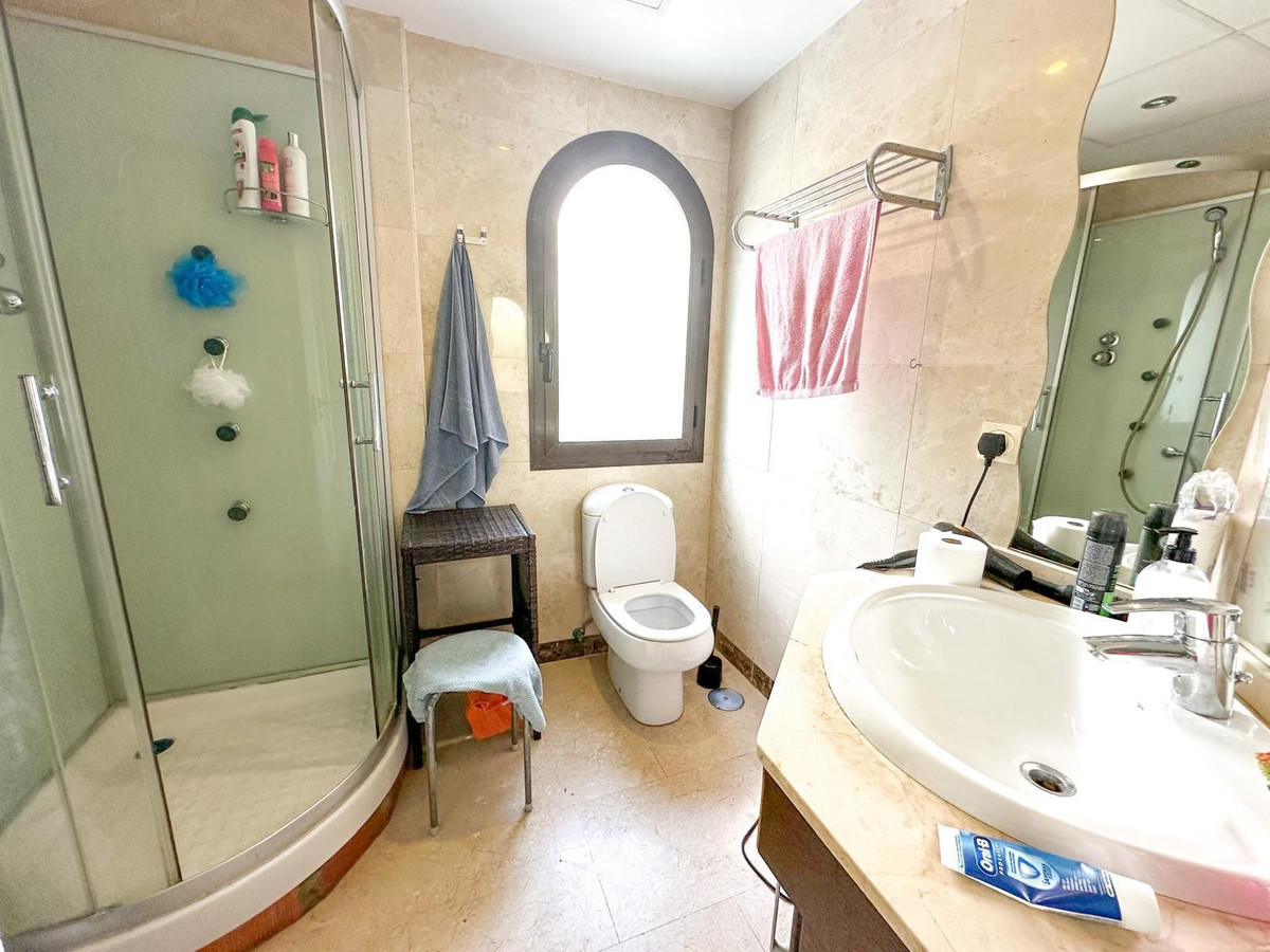 Se vende Apartamento Planta Media de 2 dormitorios en Costa Del Sol, Cadiz, España