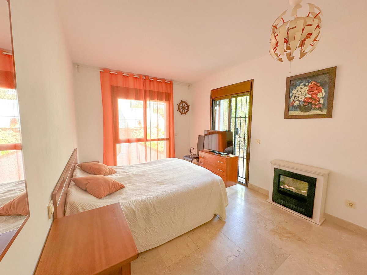 Se vende Apartamento Planta Media de 2 dormitorios en Costa Del Sol, Cadiz, España