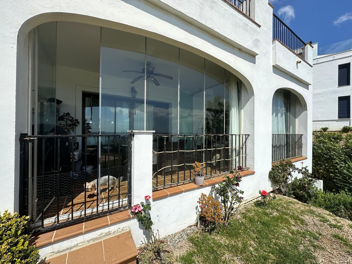 Se vende Apartamento Planta Media de 2 dormitorios en Costa Del Sol, Cadiz, España