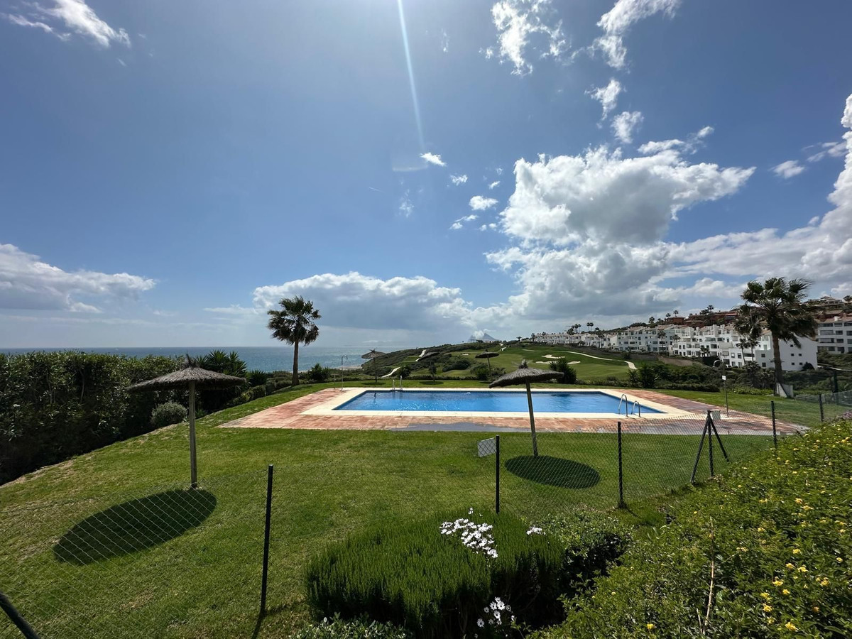 Se vende Apartamento Planta Media de 2 dormitorios en Costa Del Sol, Cadiz, España
