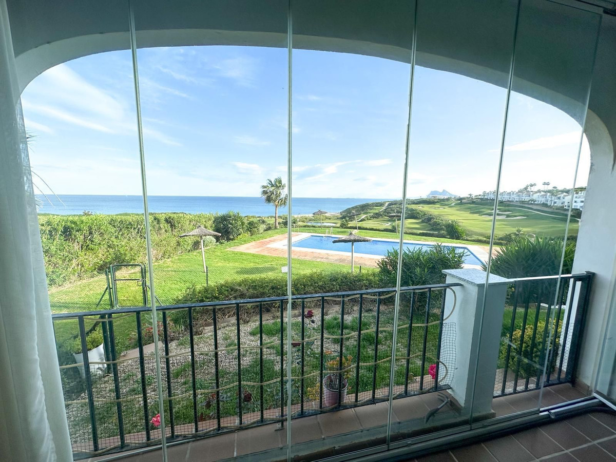 Se vende Apartamento Planta Media de 2 dormitorios en Costa Del Sol, Cadiz, España