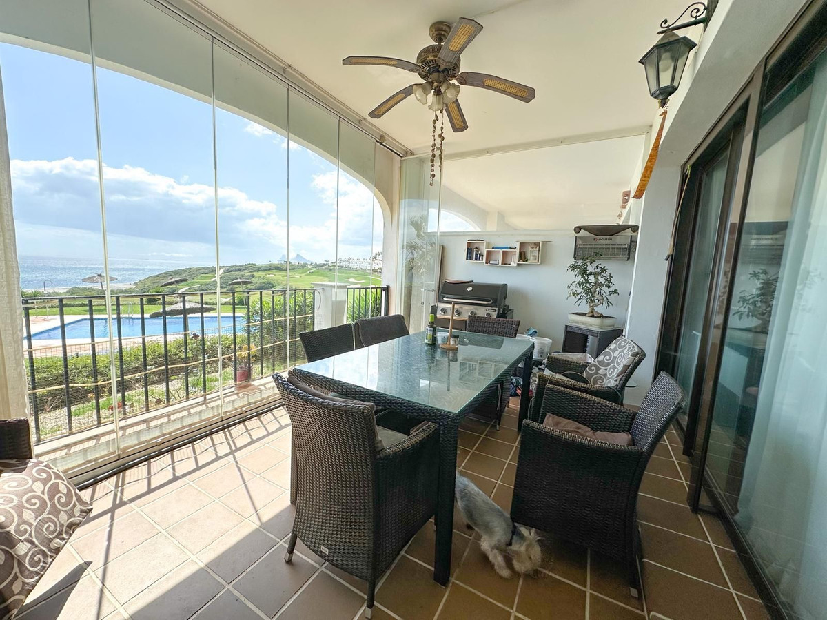 Se vende Apartamento Planta Media de 2 dormitorios en Costa Del Sol, Cadiz, España