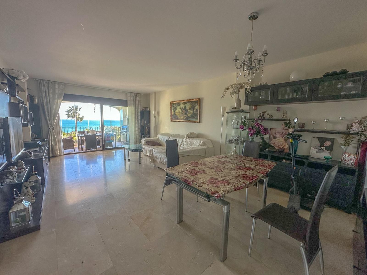 Se vende Apartamento Planta Media de 2 dormitorios en Costa Del Sol, Cadiz, España