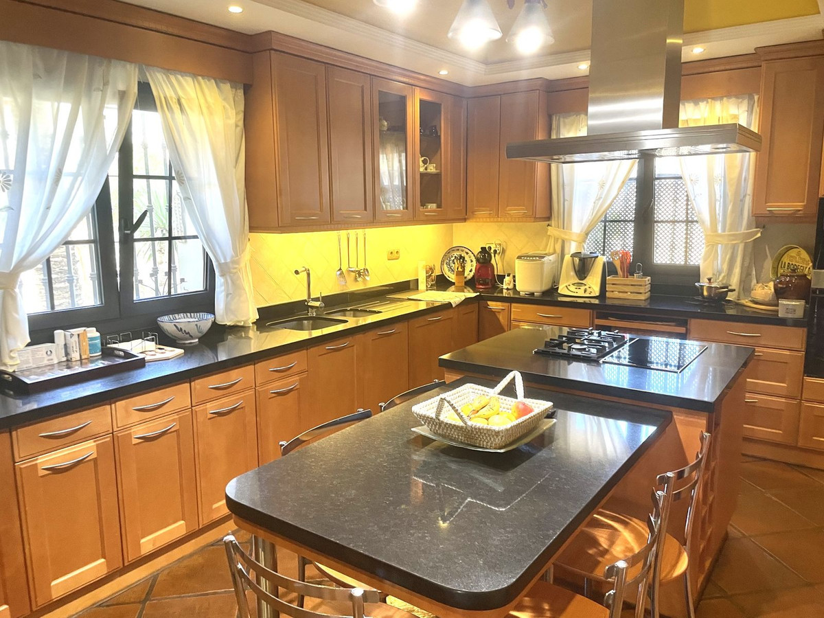 Se vende Villa - Chalet de 5 dormitorios en Costa Del Sol, Málaga, España