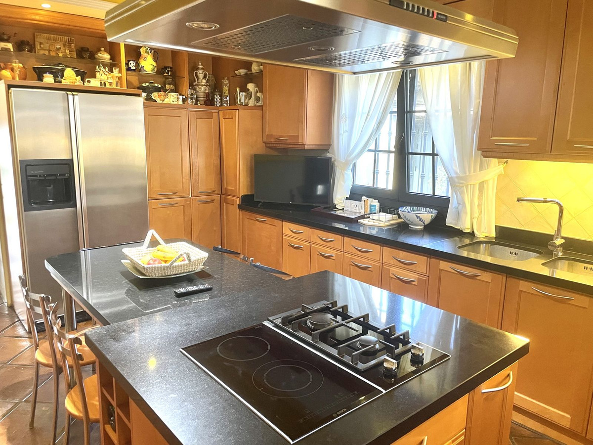 Se vende Villa - Chalet de 5 dormitorios en Costa Del Sol, Málaga, España