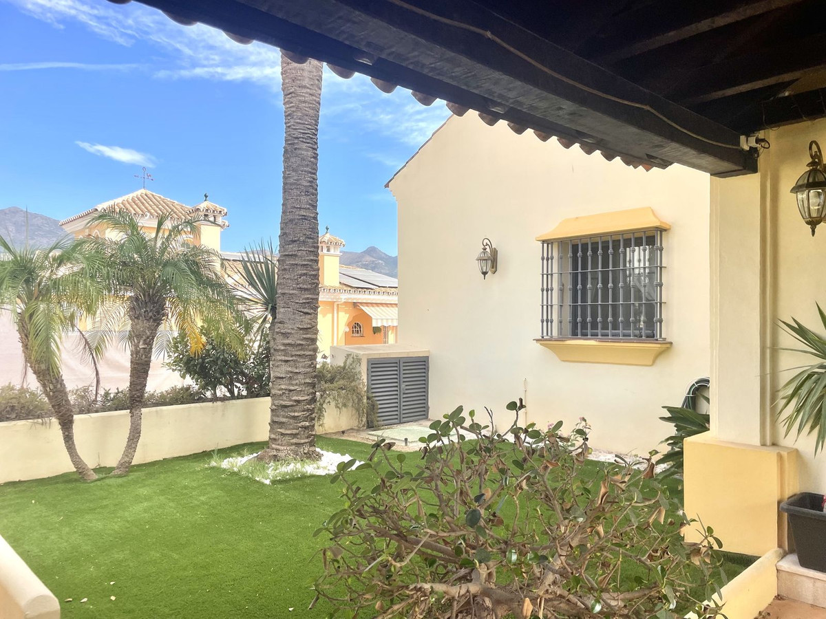 Se vende Villa - Chalet de 5 dormitorios en Costa Del Sol, Málaga, España