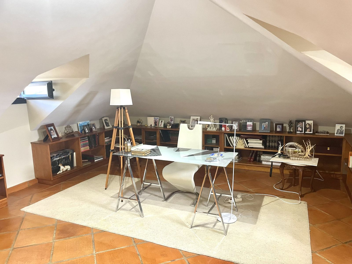 Se vende Villa - Chalet de 5 dormitorios en Costa Del Sol, Málaga, España