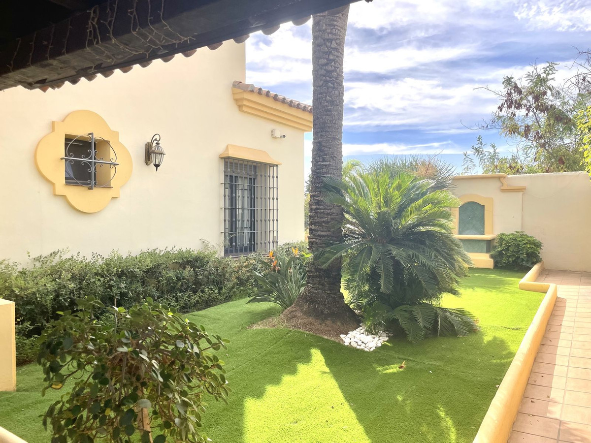 Se vende Villa - Chalet de 5 dormitorios en Costa Del Sol, Málaga, España