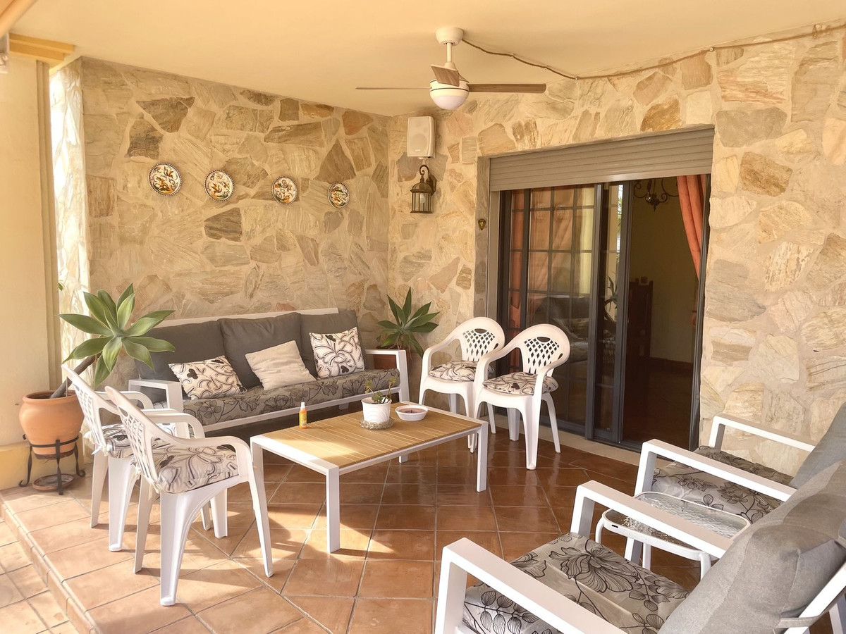 Se vende Villa - Chalet de 5 dormitorios en Costa Del Sol, Málaga, España