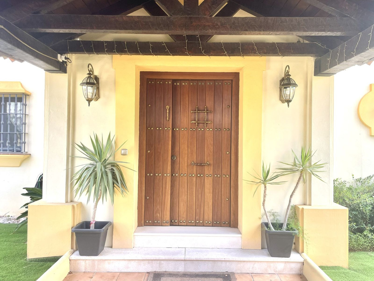 Se vende Villa - Chalet de 5 dormitorios en Costa Del Sol, Málaga, España