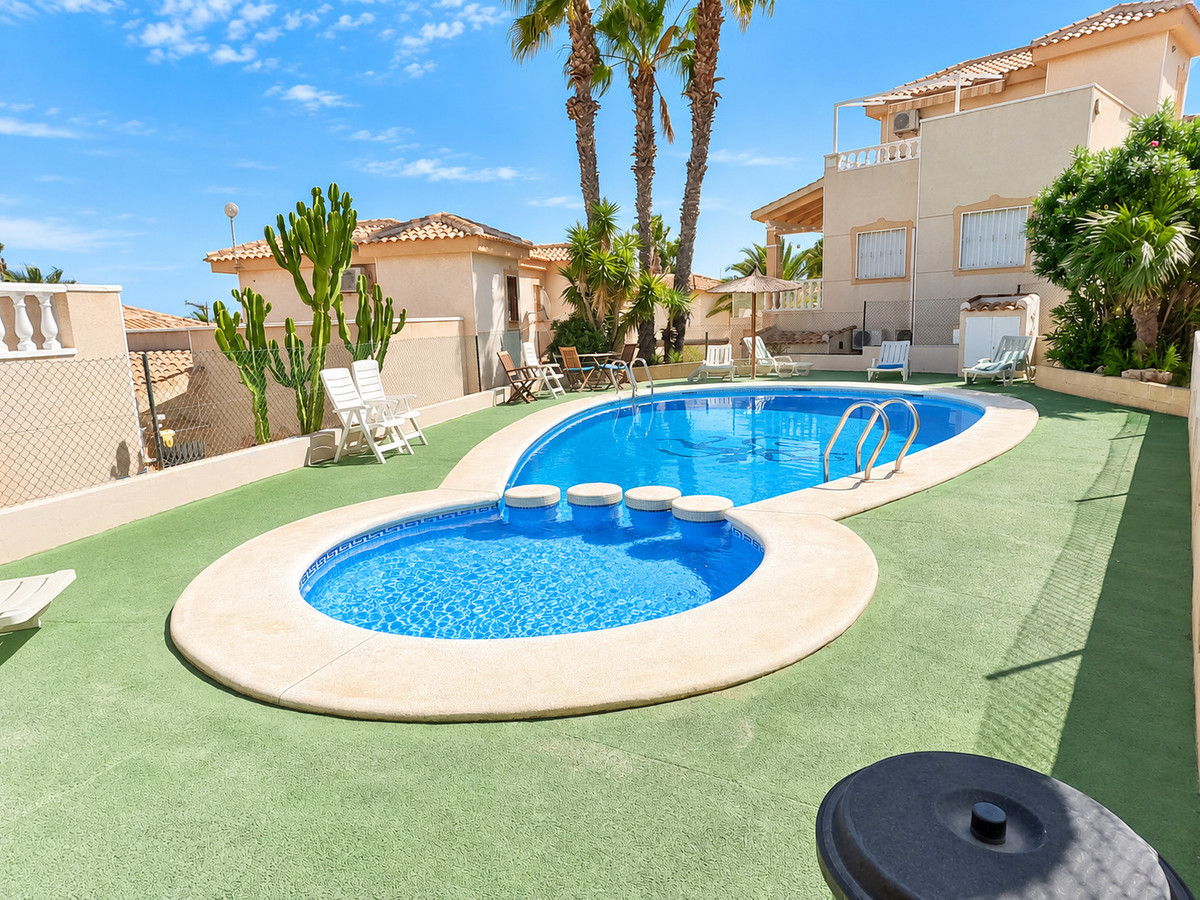 Se vende Villa - Chalet de 3 dormitorios en Costa Blanca, Alicante, España