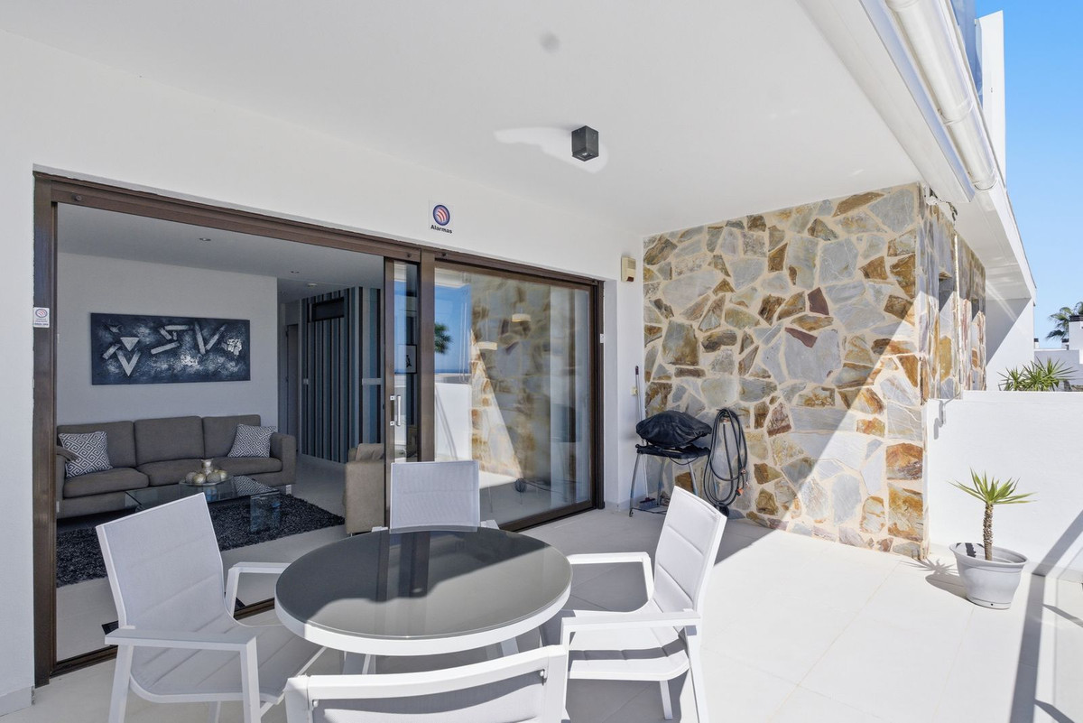 Se vende Apartamento Planta Media de 2 dormitorios en Costa Blanca, Alicante, España