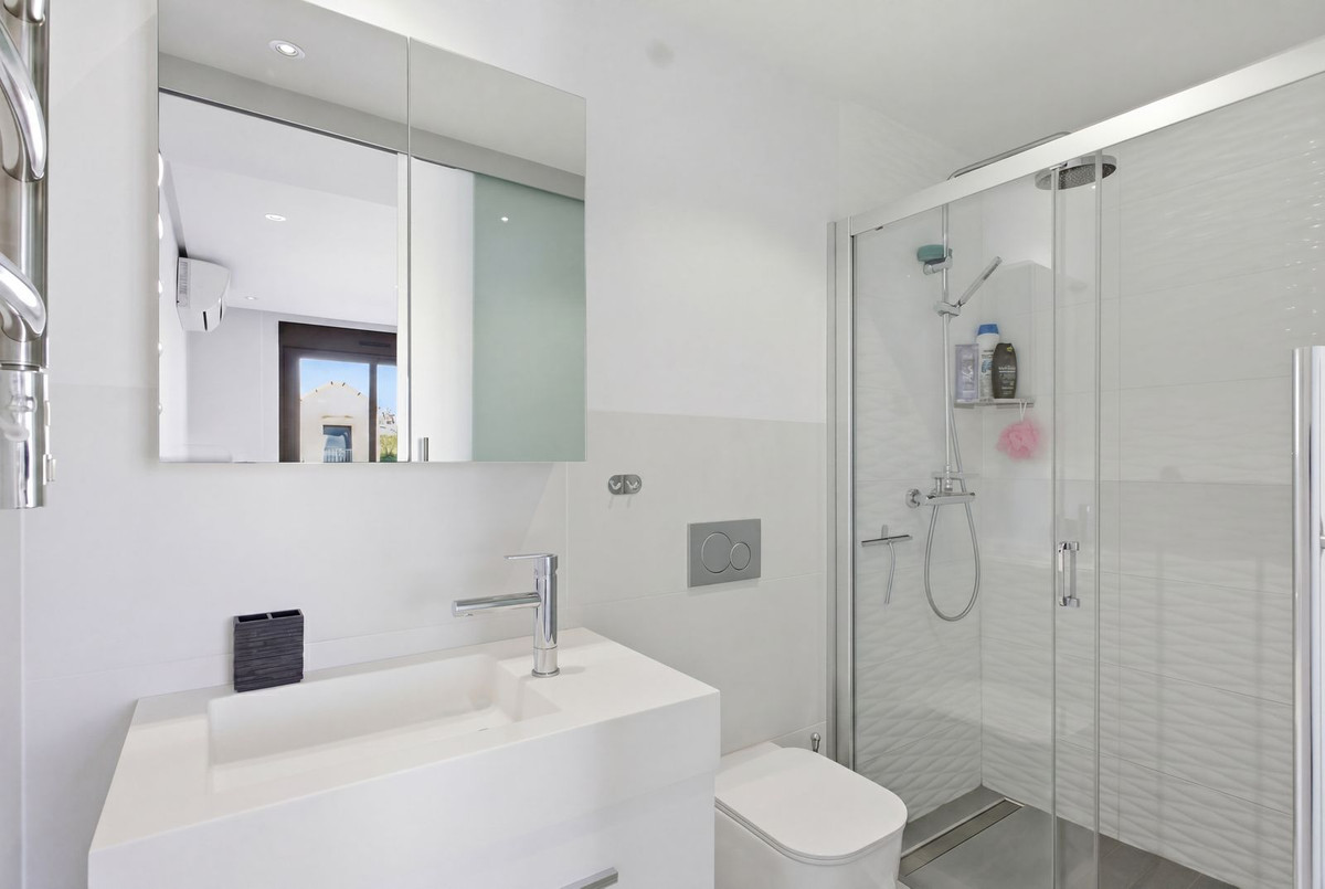 Se vende Apartamento Planta Media de 2 dormitorios en Costa Blanca, Alicante, España