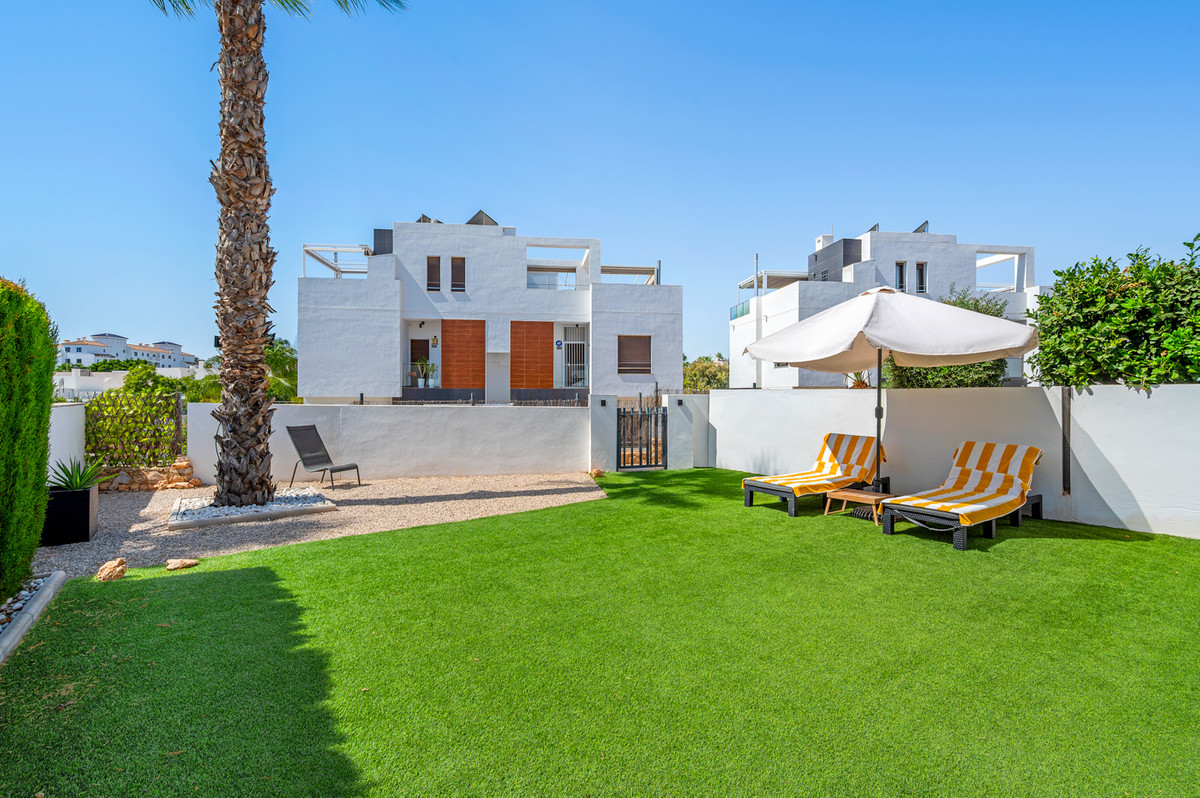 Se vende Villa - Chalet de 3 dormitorios en Costa Blanca, Alicante, España