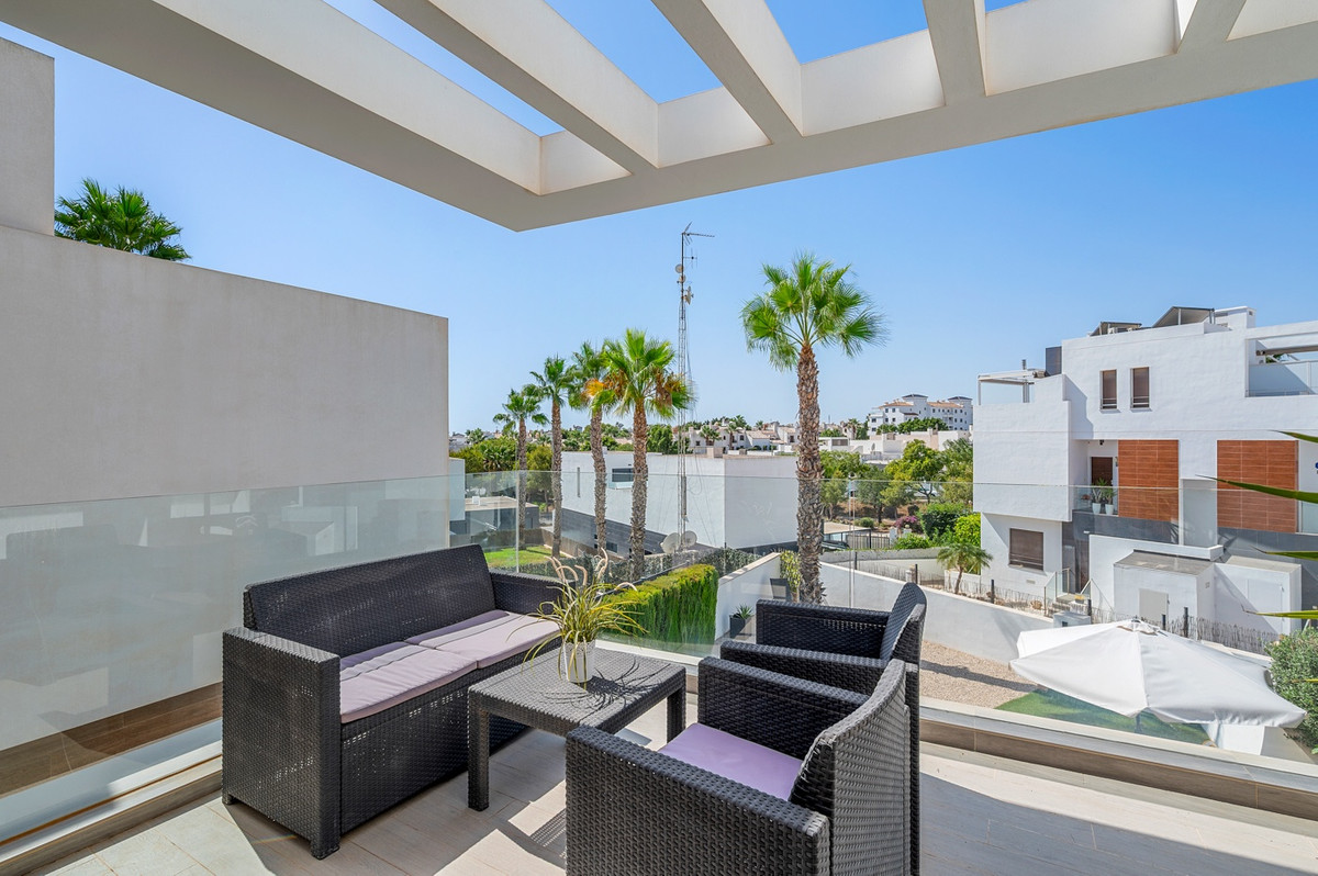 Se vende Villa - Chalet de 3 dormitorios en Costa Blanca, Alicante, España