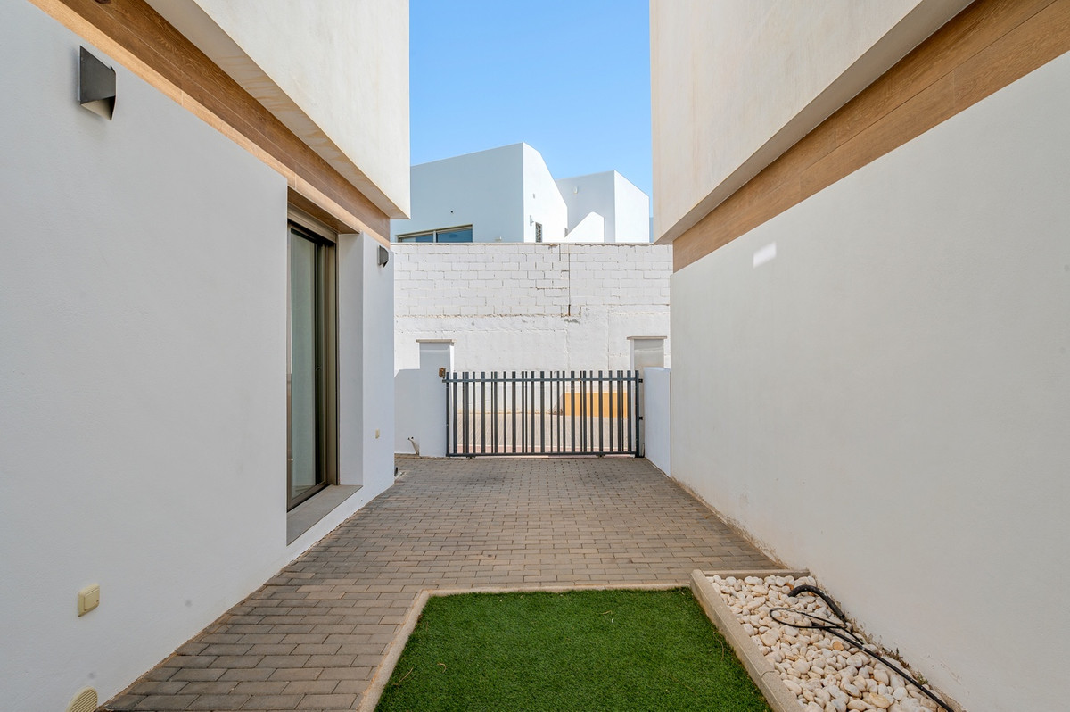 Se vende Villa - Chalet de 3 dormitorios en Costa Blanca, Alicante, España