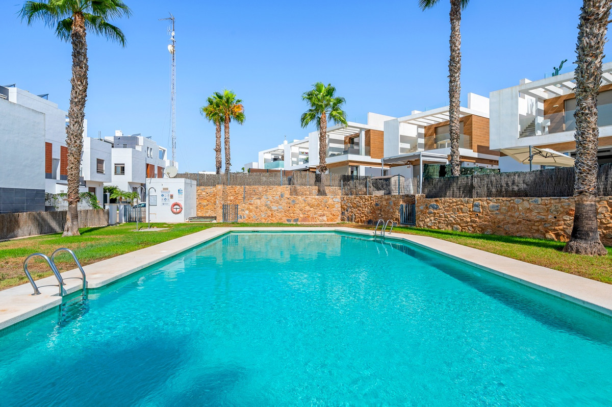 Se vende Villa - Chalet de 3 dormitorios en Costa Blanca, Alicante, España