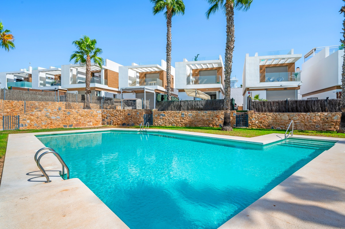 Se vende Villa - Chalet de 3 dormitorios en Costa Blanca, Alicante, España