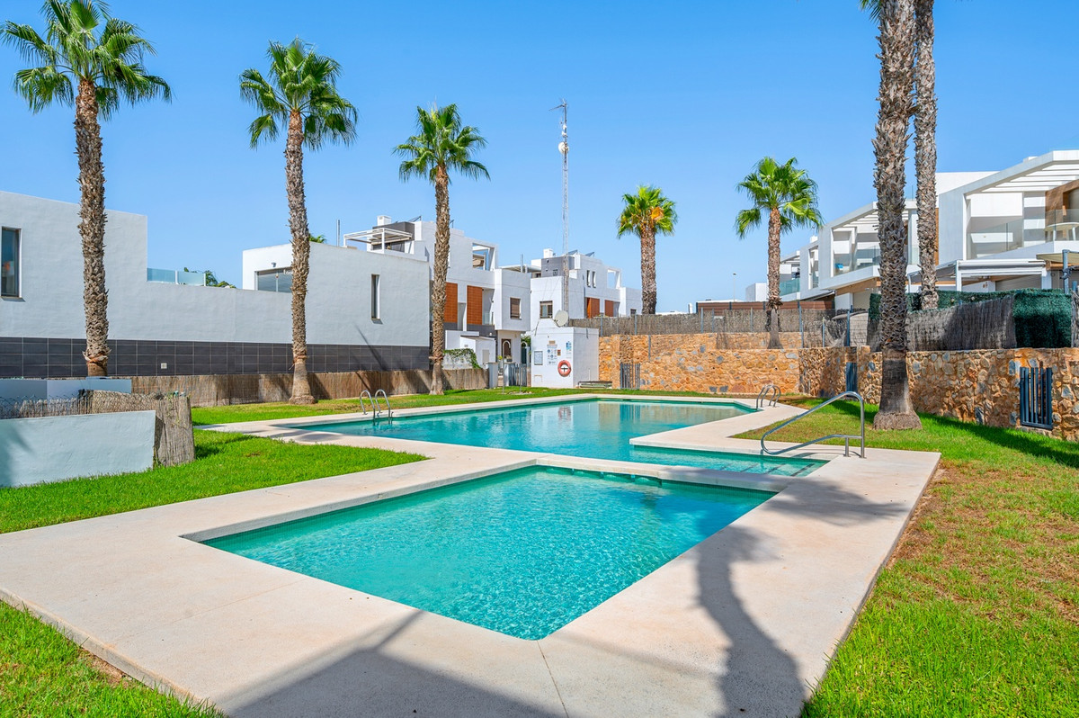 Se vende Villa - Chalet de 3 dormitorios en Costa Blanca, Alicante, España