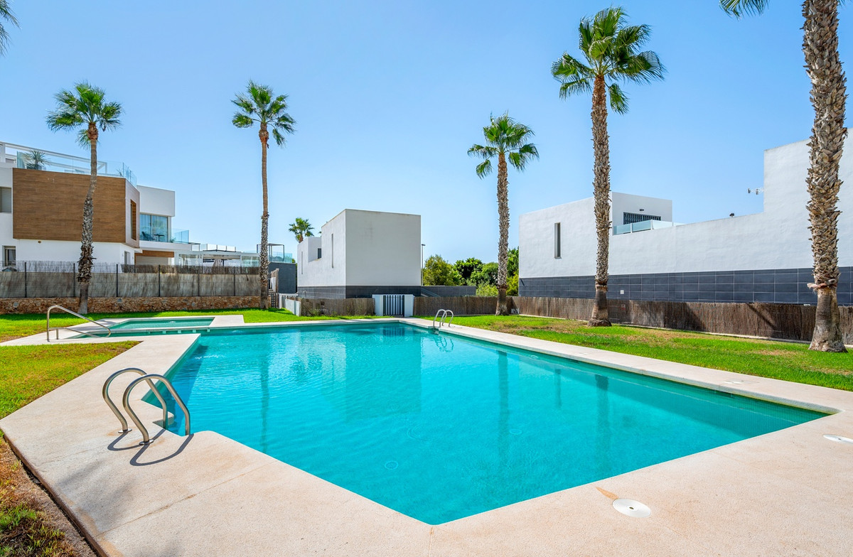 Se vende Villa - Chalet de 3 dormitorios en Costa Blanca, Alicante, España