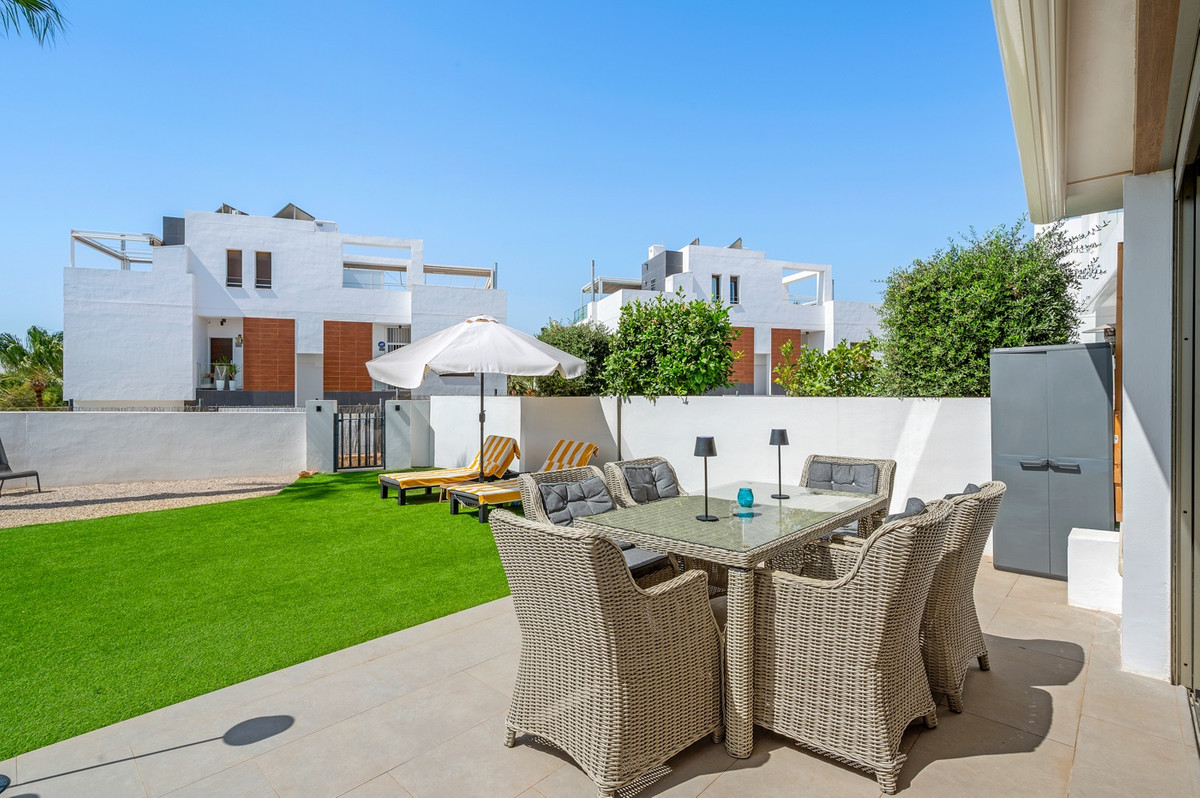 Se vende Villa - Chalet de 3 dormitorios en Costa Blanca, Alicante, España