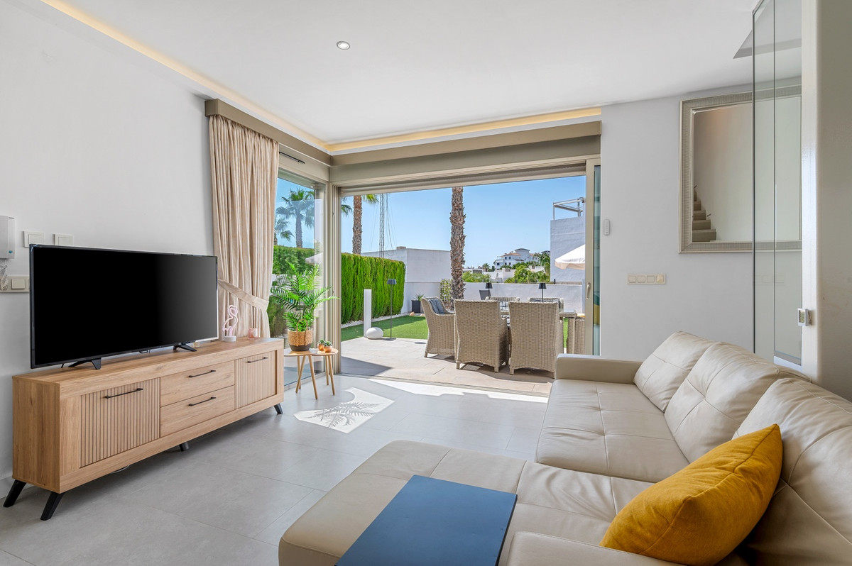 Se vende Villa - Chalet de 3 dormitorios en Costa Blanca, Alicante, España