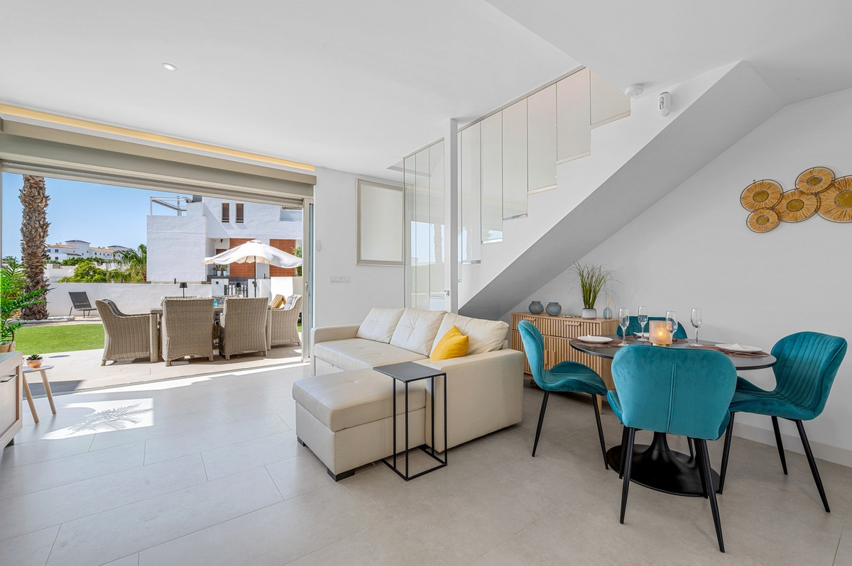 Se vende Villa - Chalet de 3 dormitorios en Costa Blanca, Alicante, España