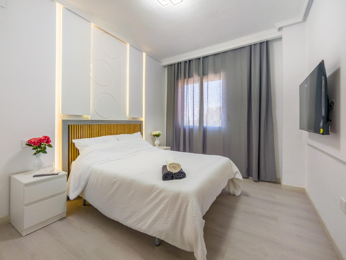 3 Bed Apartment for sale in Parque De Las Naciones Costa Blanca, Alicante, Spain