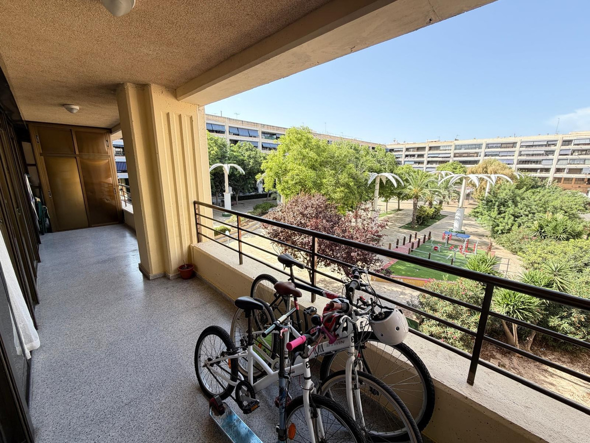 Se vende Apartamento Planta Media de 3 dormitorios en Costa Blanca, Alicante, España