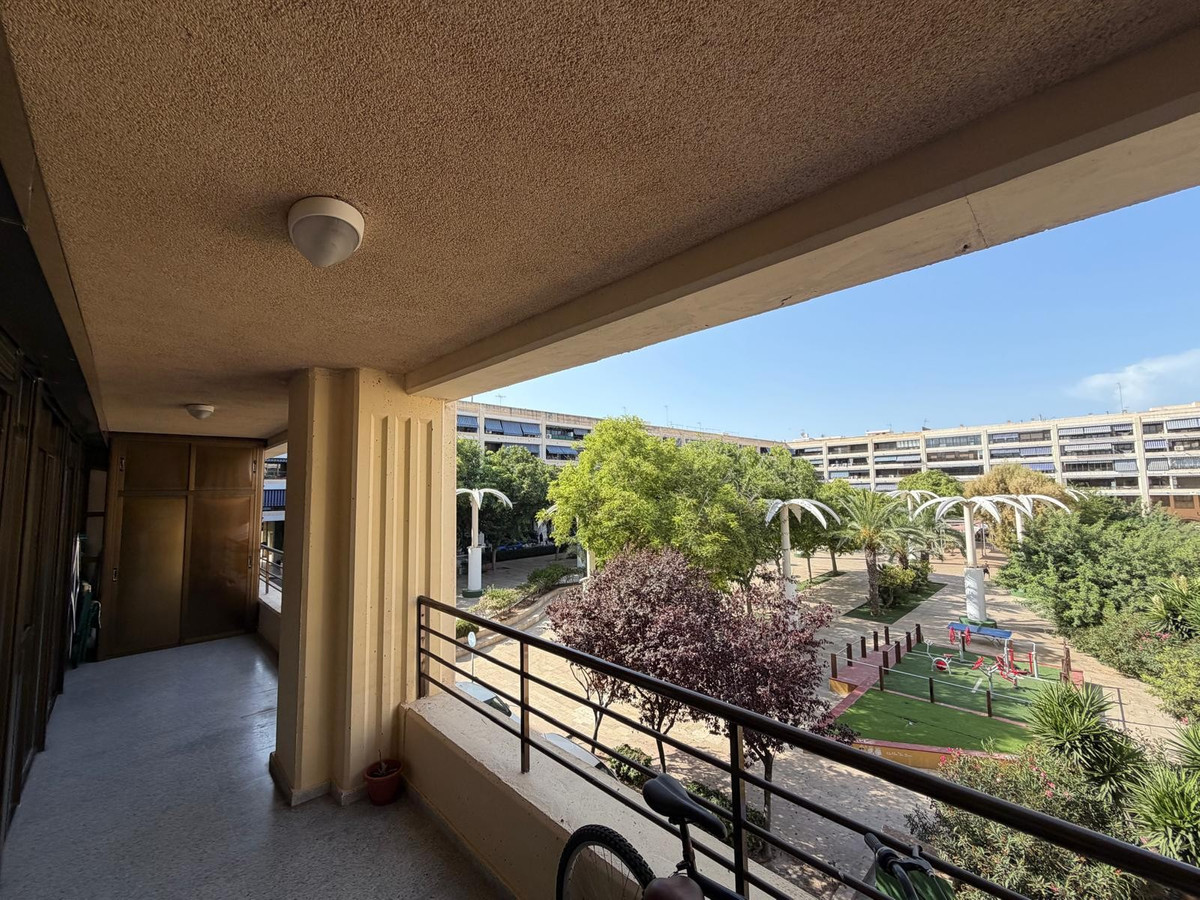 Se vende Apartamento Planta Media de 3 dormitorios en Costa Blanca, Alicante, España