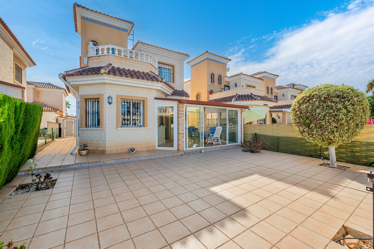 3 Bed Townhouse for sale in Guardamar Del Segura Costa Blanca, Alicante, Spain