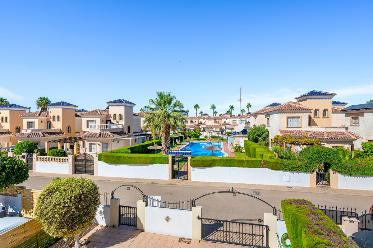 3 Bed Townhouse for sale in Guardamar Del Segura Costa Blanca, Alicante, Spain