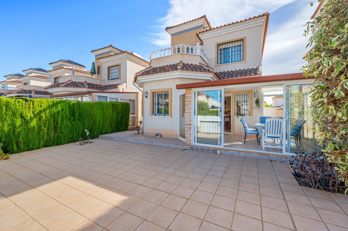 3 Bed Townhouse for sale in Guardamar Del Segura Costa Blanca, Alicante, Spain