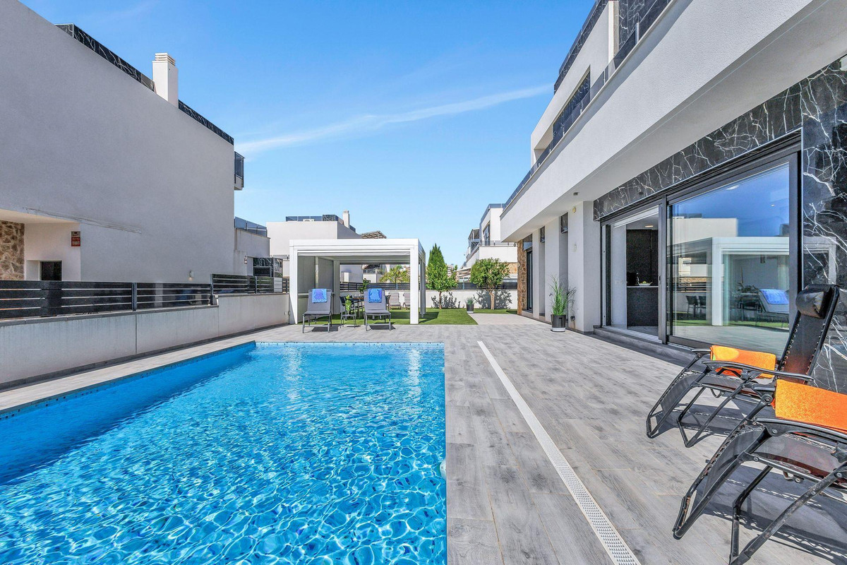 3 Bed Townhouse for sale in Torrevieja Costa Blanca, Alicante, Spain