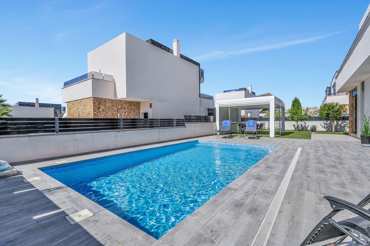 3 Bed Townhouse for sale in Torrevieja Costa Blanca, Alicante, Spain