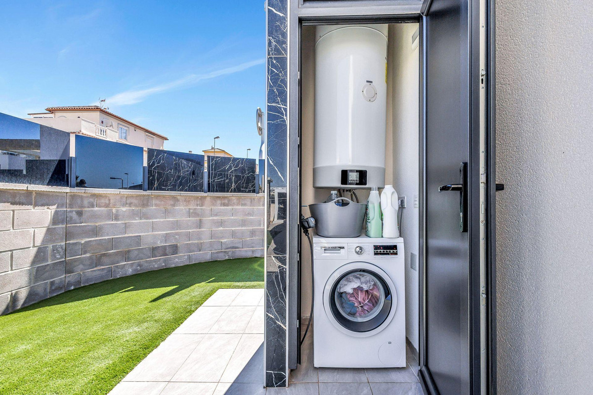 3 Bed Townhouse for sale in Torrevieja Costa Blanca, Alicante, Spain