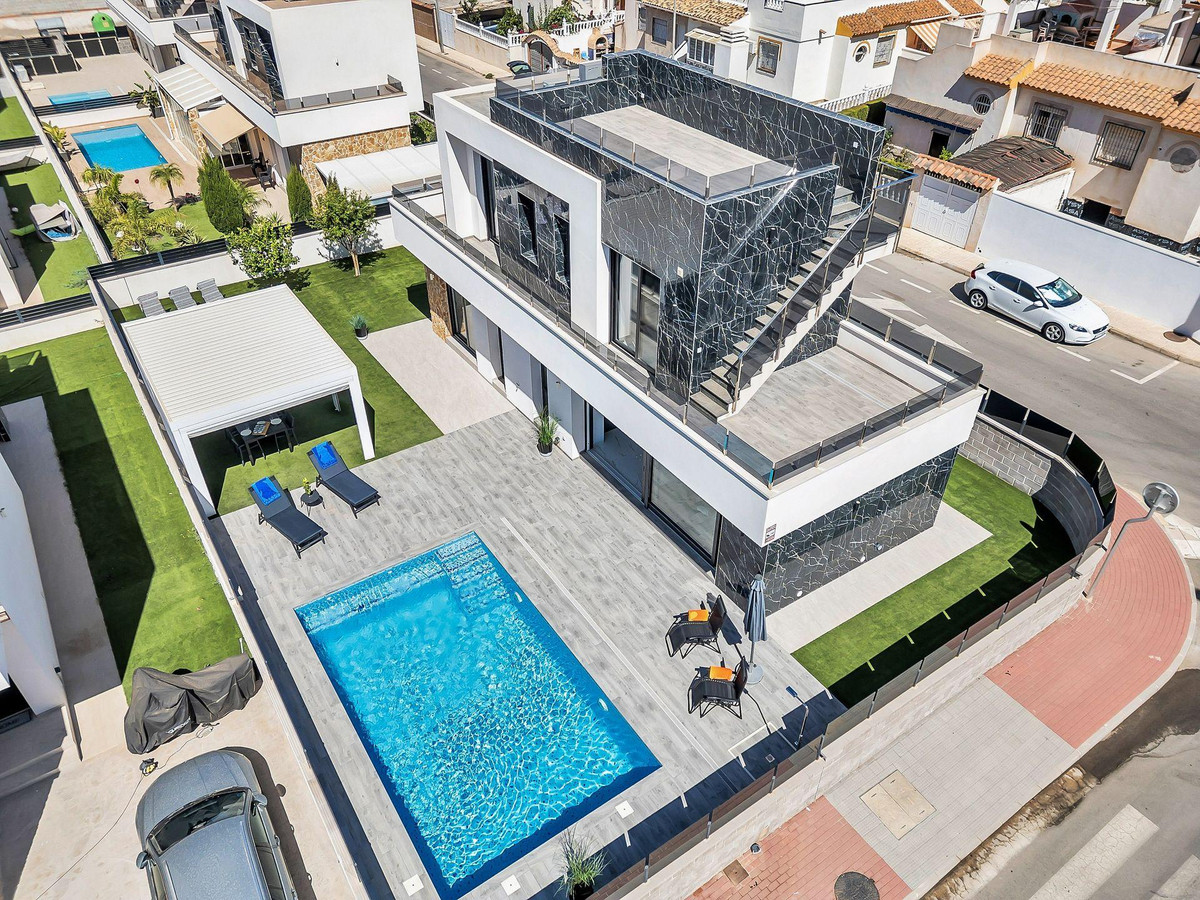 3 Bed Townhouse for sale in Torrevieja Costa Blanca, Alicante, Spain