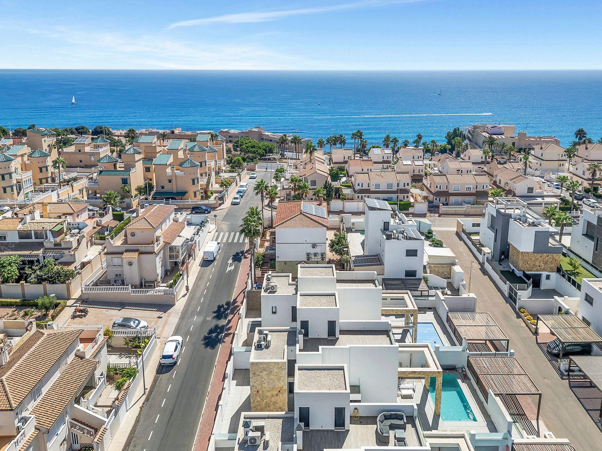 3 Bed Townhouse for sale in Torrevieja Costa Blanca, Alicante, Spain