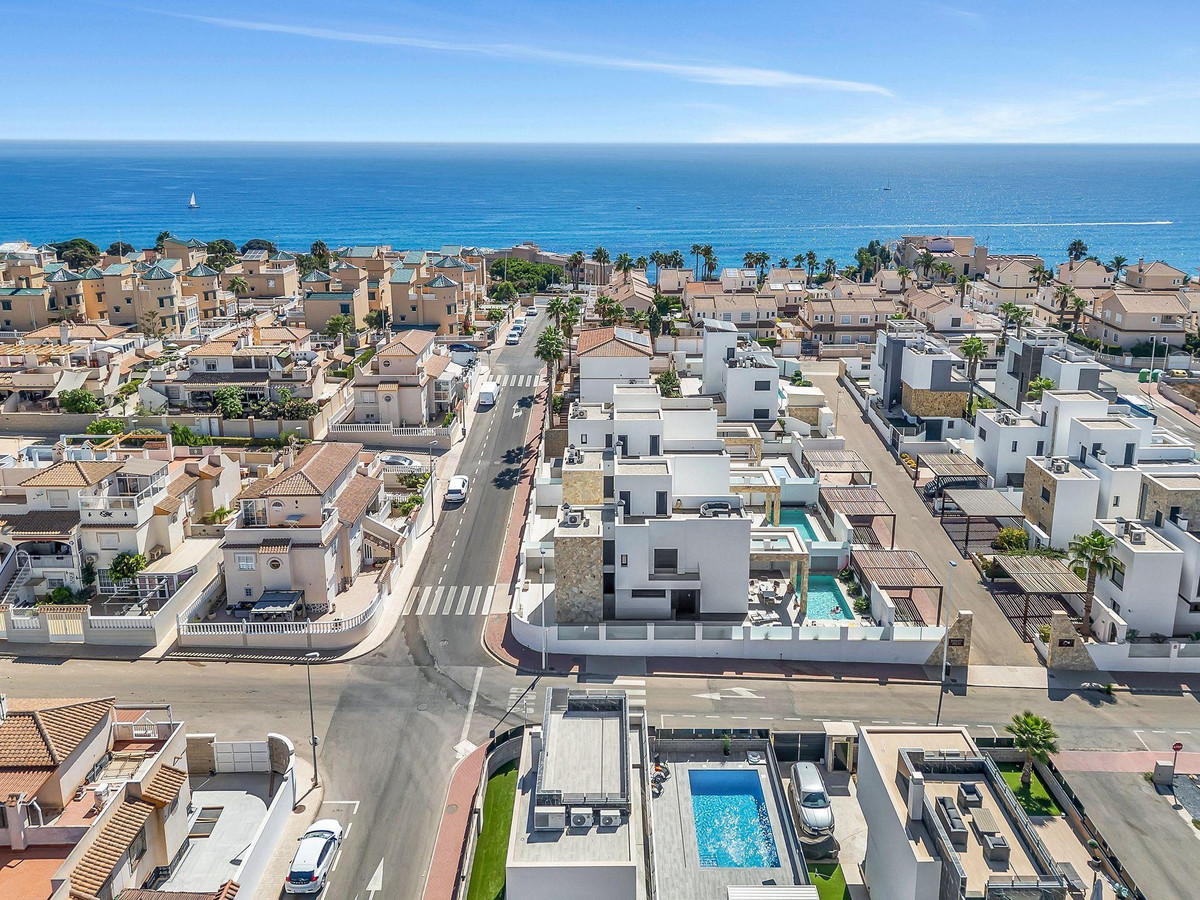 3 Bed Townhouse for sale in Torrevieja Costa Blanca, Alicante, Spain