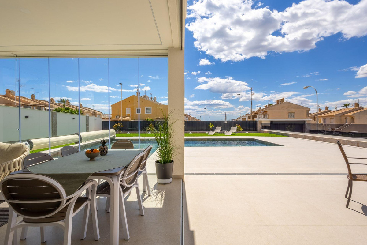 4 Bed Townhouse for sale in Torrevieja Costa Blanca, Alicante, Spain