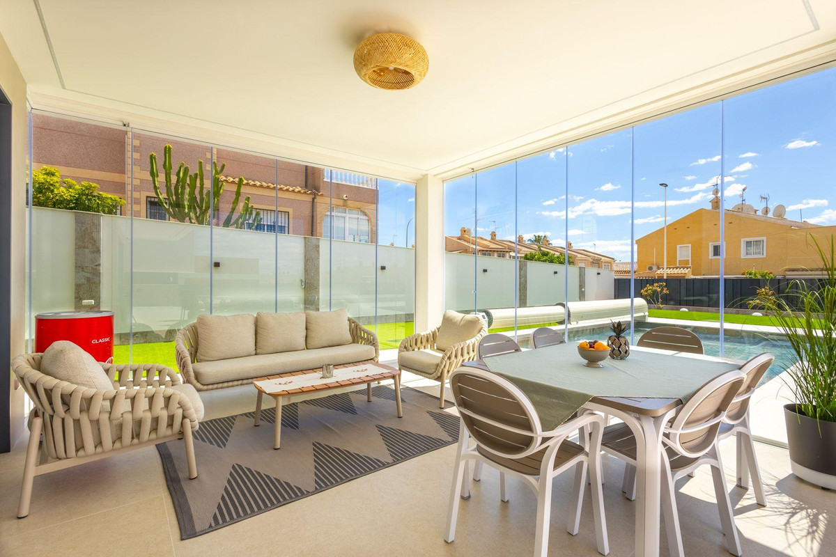 4 Bed Townhouse for sale in Torrevieja Costa Blanca, Alicante, Spain