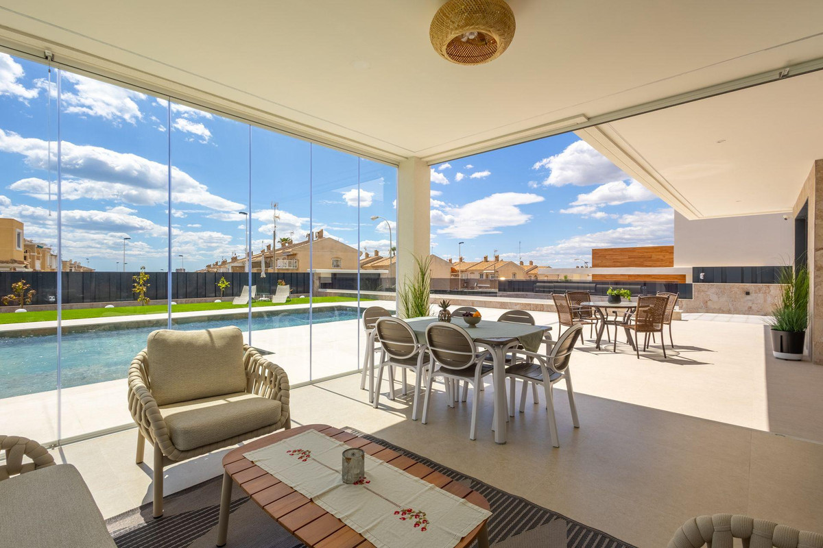 4 Bed Townhouse for sale in Torrevieja Costa Blanca, Alicante, Spain
